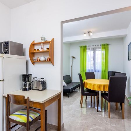 Apartments With A Parking Space Medulin - 7494 部屋 写真
